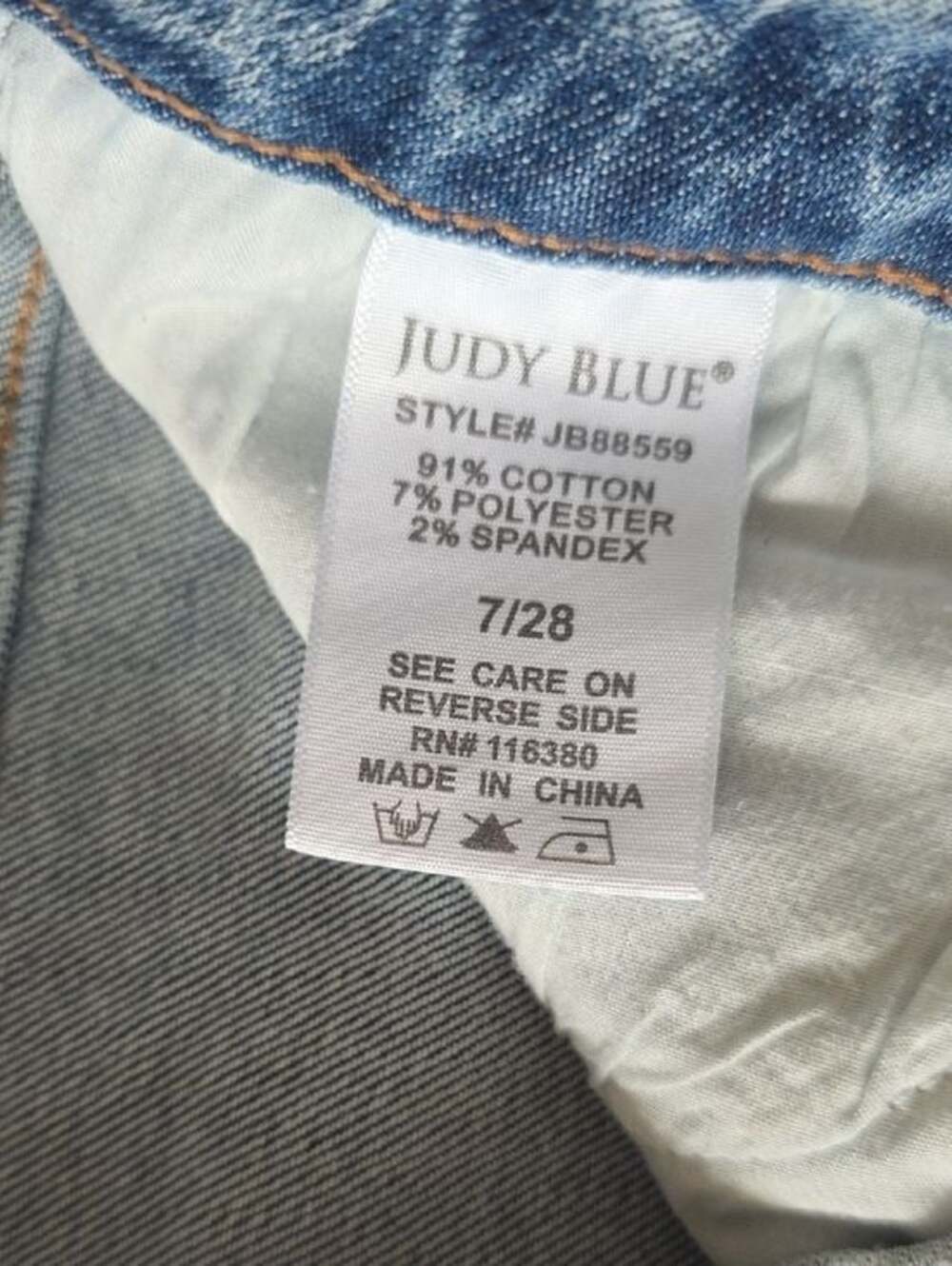 Judy Blue Paisley Print Mid Rise Distressed Boyfriend Jeans EUC Size 7 - Picture 7 of 8